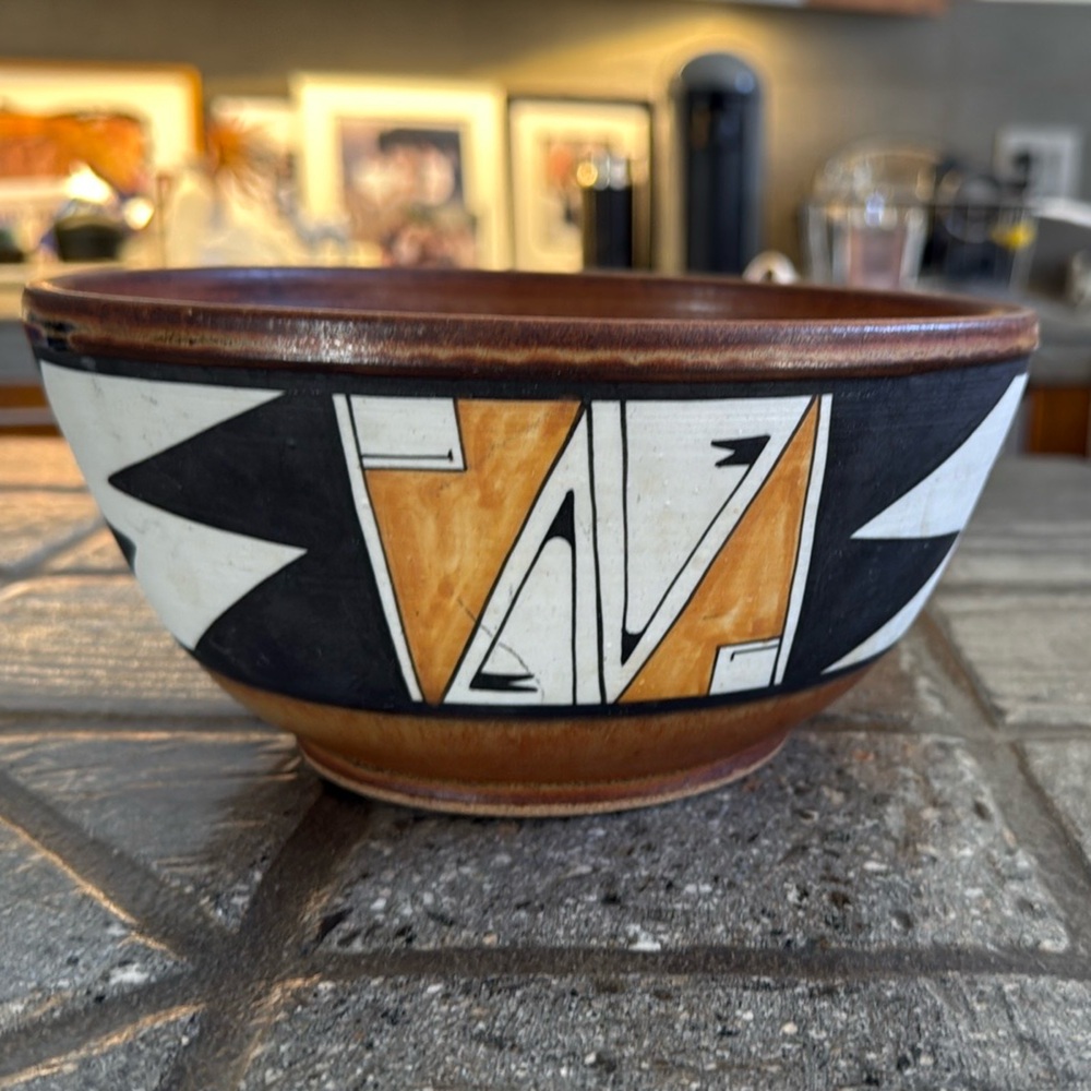 3 Tina Richardson signed bowl set in Puebla style, hand made, 1985.